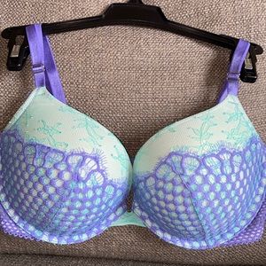 NWOT ⭐️Victoria’s Secret lace pushup bra with adjustable straps, mesh back strap